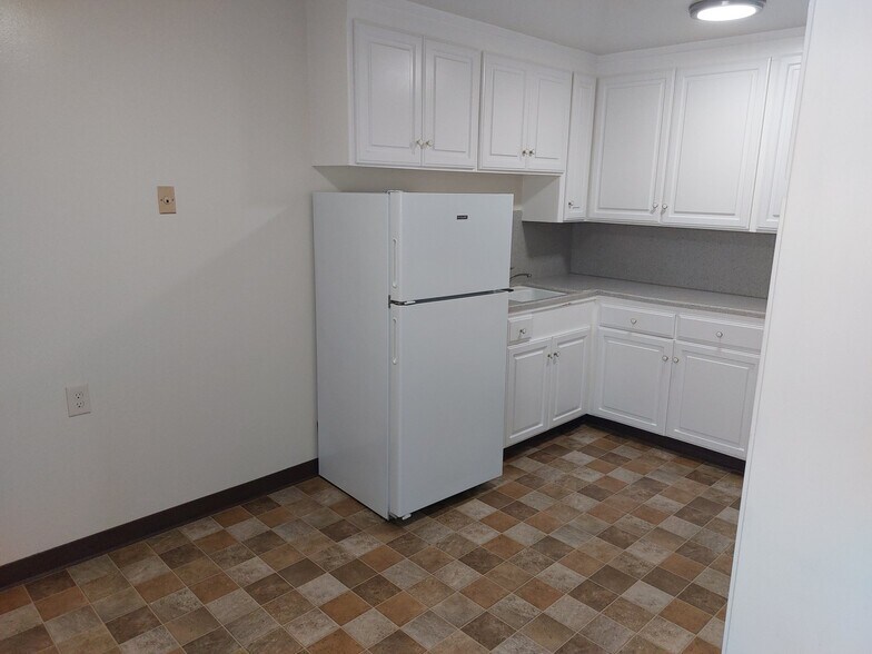 Building Photo - 1100 Ranchero Way