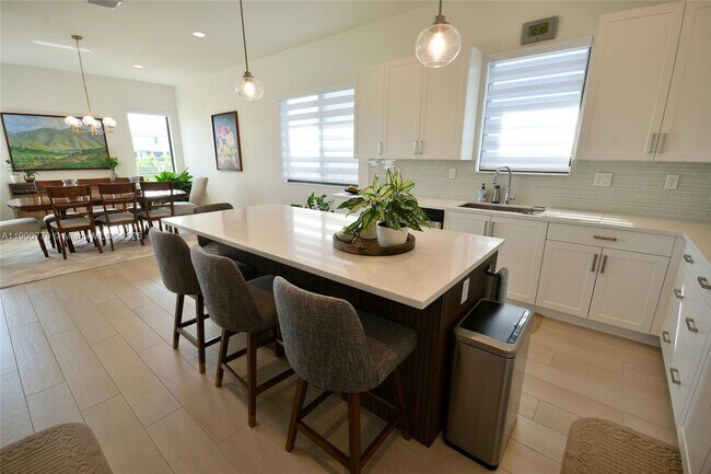 Building Photo - 4221 SW 178th Ave