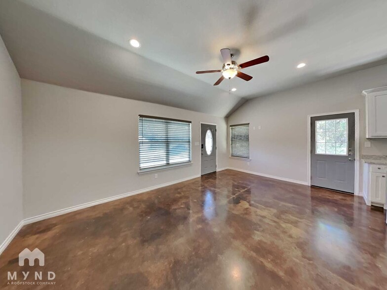 Building Photo - 2714 San Gabriel Dr