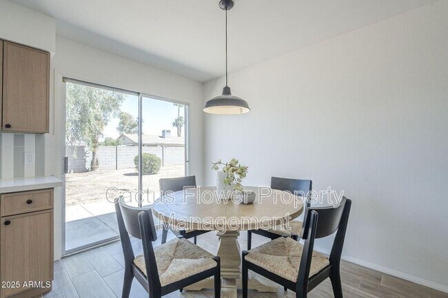 Building Photo - 1708 W Estrella Dr