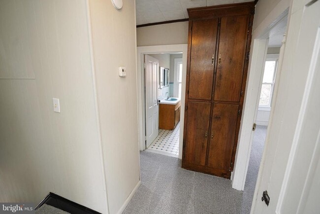 Building Photo - 305 E Pine St