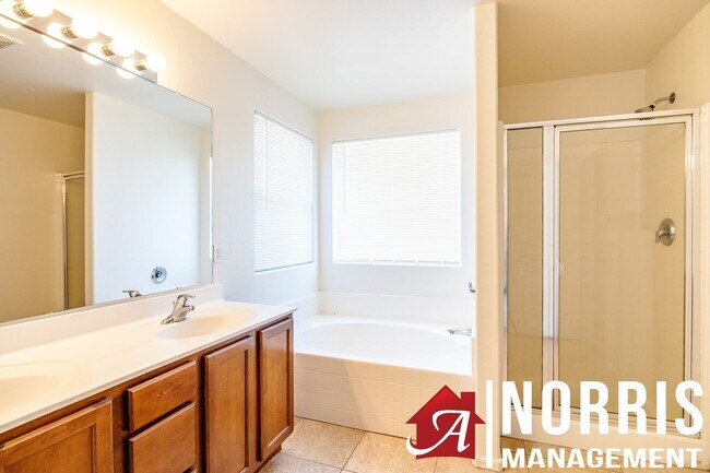 Building Photo - Great Home in a Great Location