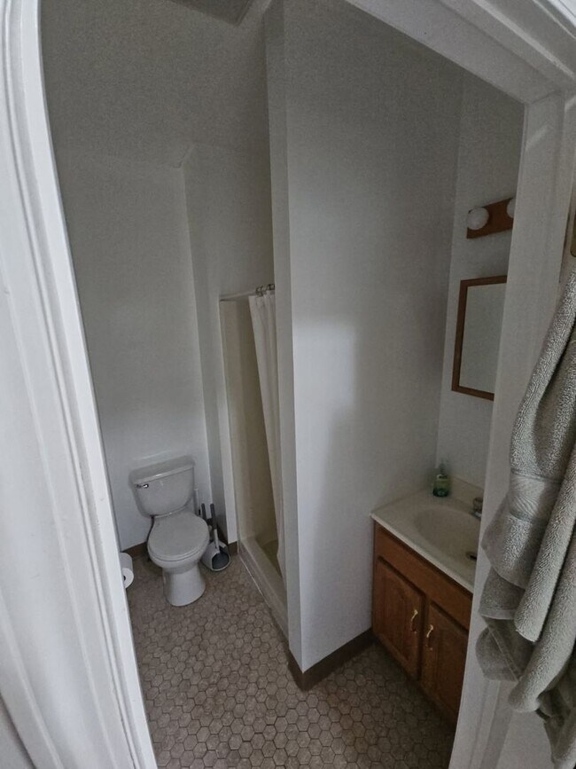 Building Photo - Modern 1 room Studio Corning**no pet dogs**
