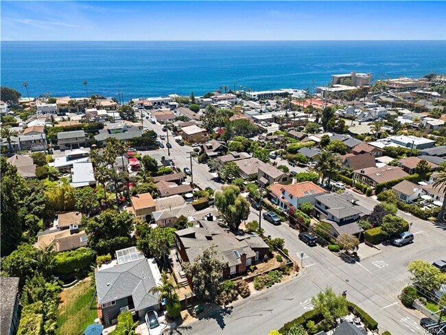 Building Photo - Woods Cove Beach House