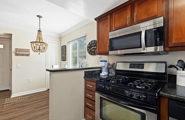 Building Photo - Upscale Living at Its Finest
