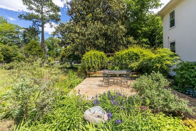 Building Photo - 1404 Wilmington Ave W