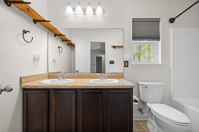 Building Photo - Woodbury Farms