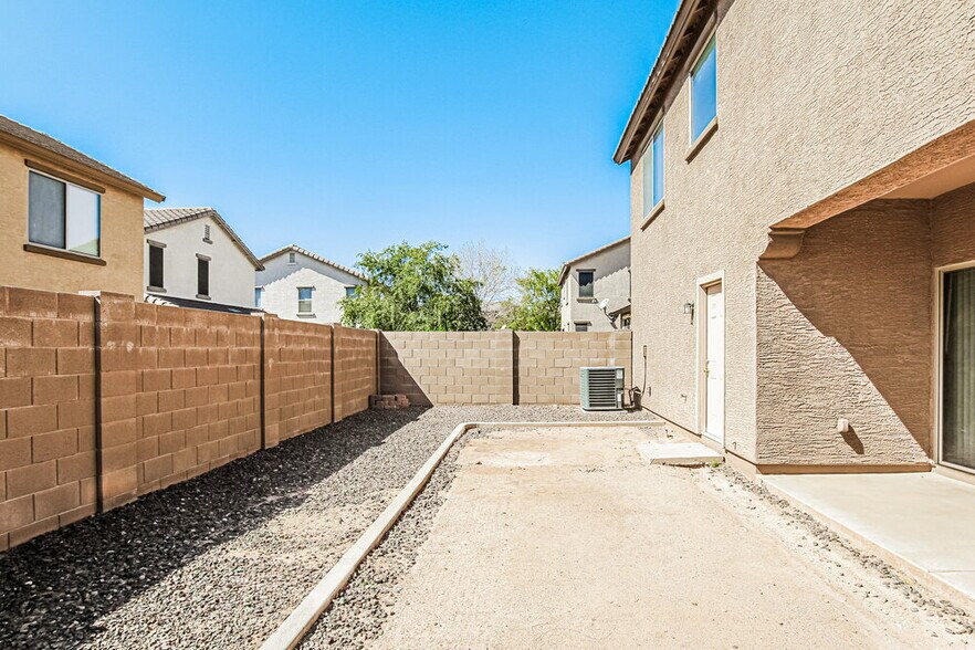 Building Photo - 15445 W Jenan Dr
