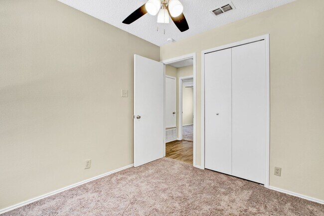 Building Photo - Move-In Ready Condo with Open Layout