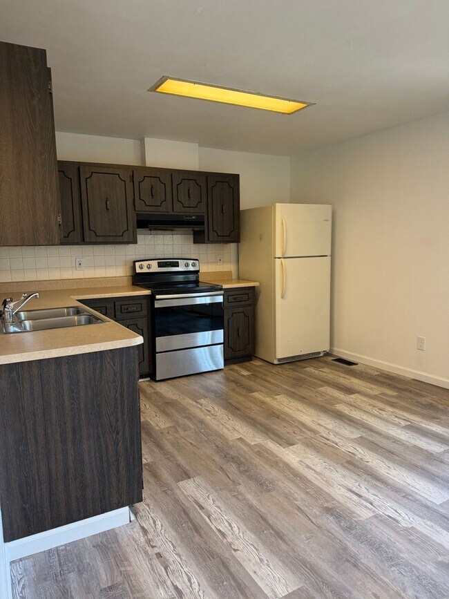Building Photo - 913 Belle Valley Dr