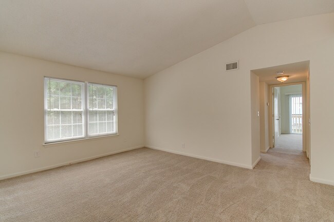 Building Photo - 100 Forest Oak Ln