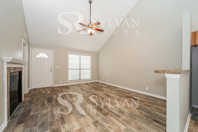 Building Photo - Feel right at home in this charming 3 bedr...