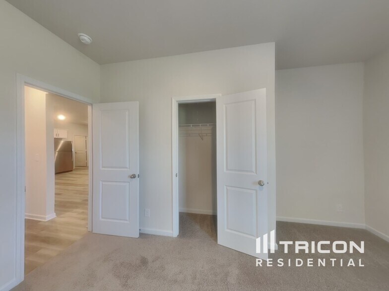 Building Photo - 255 Oliver Dr