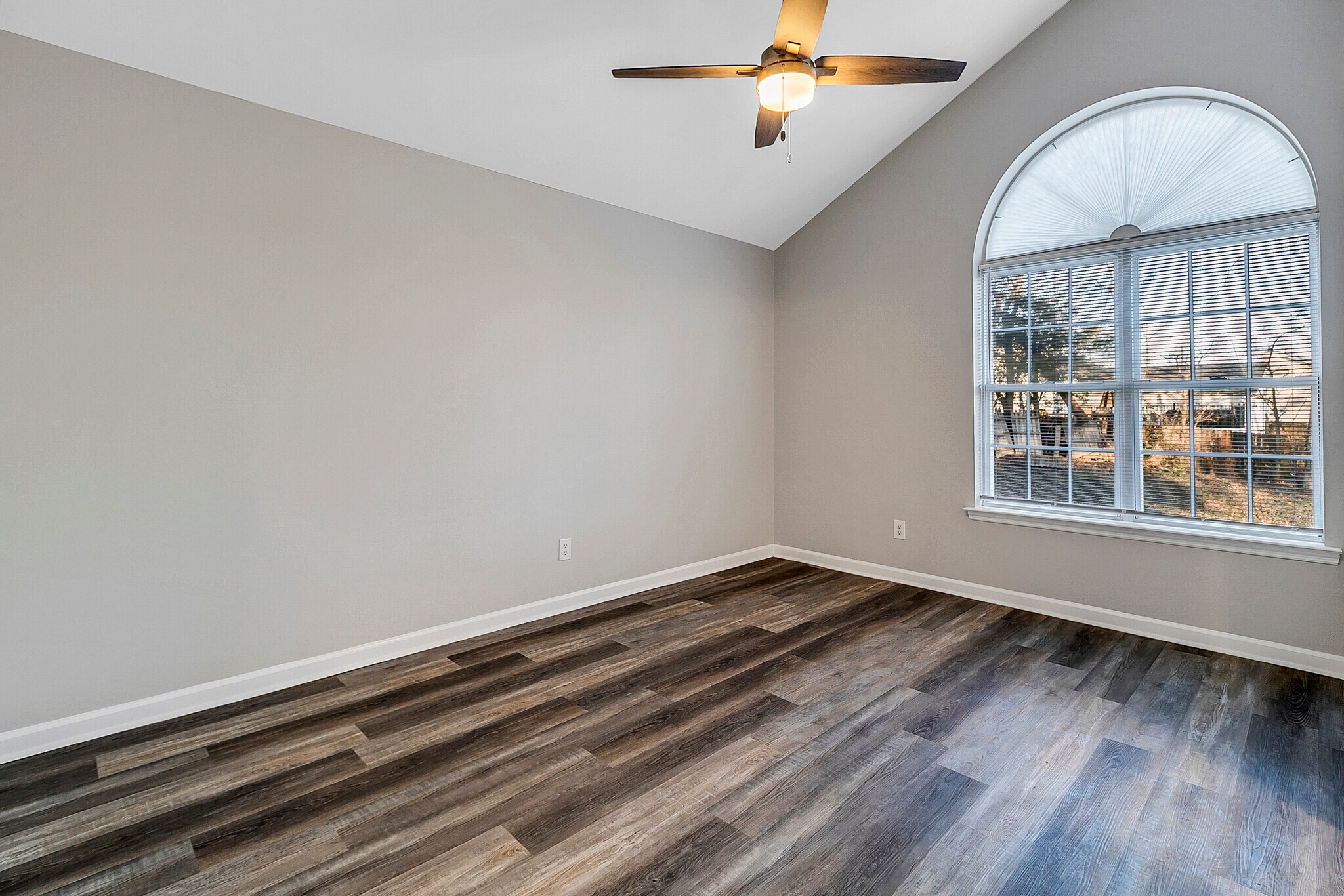 Master up - 2285 Joann Dr