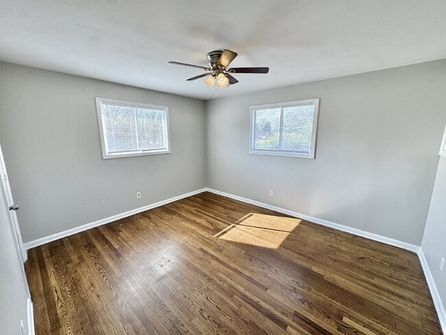 Building Photo - 784 Western Park Dr