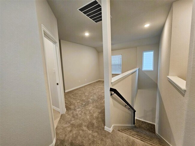 Building Photo - 104 Greinert Dr