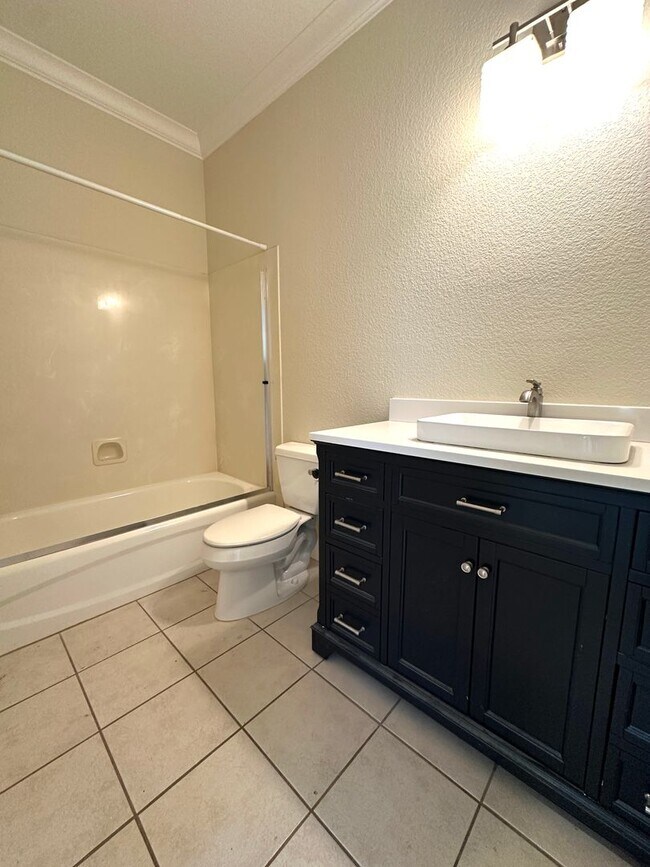 Building Photo - Beautiful 3-bedroom home in the heart of Manteca