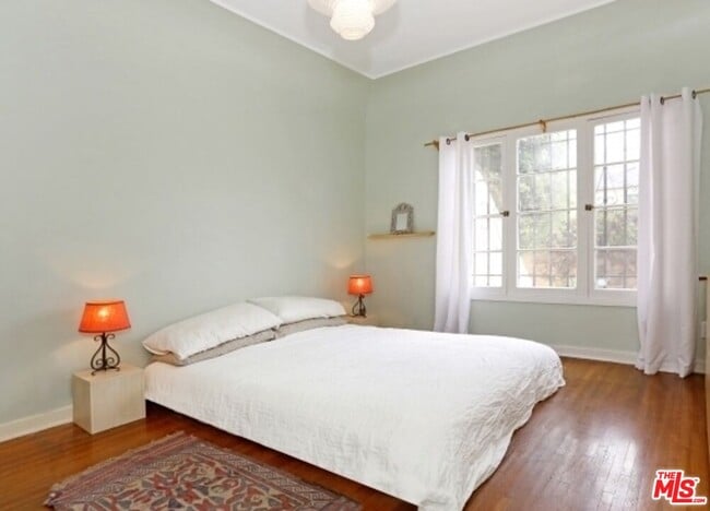 Building Photo - 1122 S Hayworth Ave