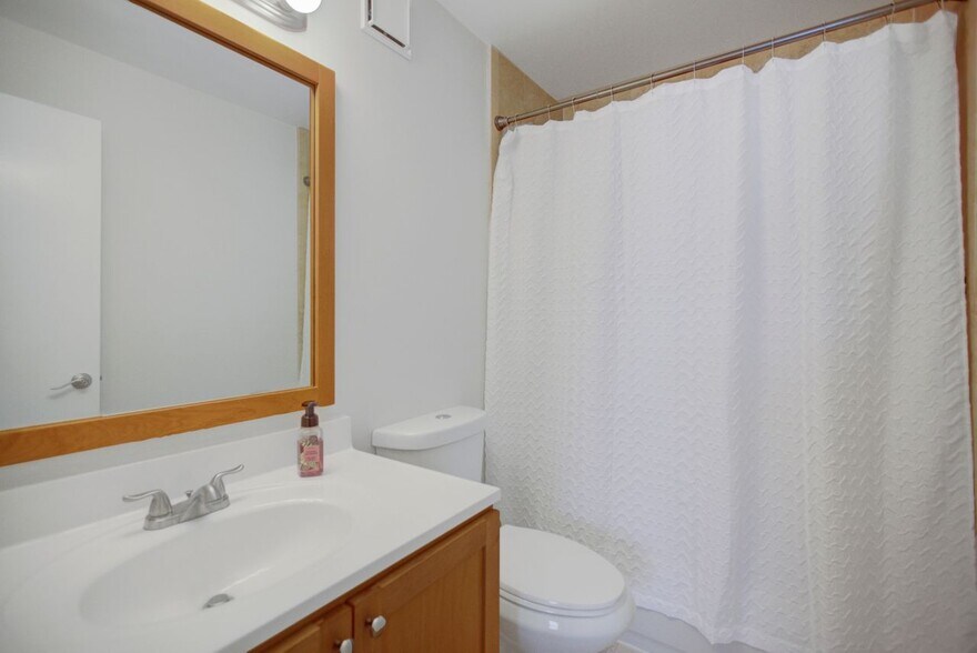 Building Photo - 6870 SW 45th Ln
