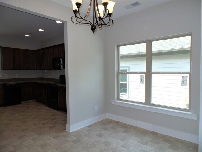 Building Photo - Home for rent in Odenville... Available to...