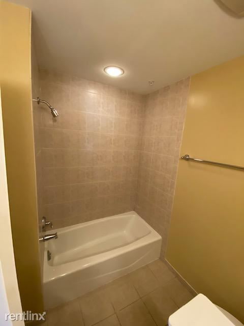 Building Photo - 2 br, 2 bath Condo - 4953 Oakton 208 Unit 208