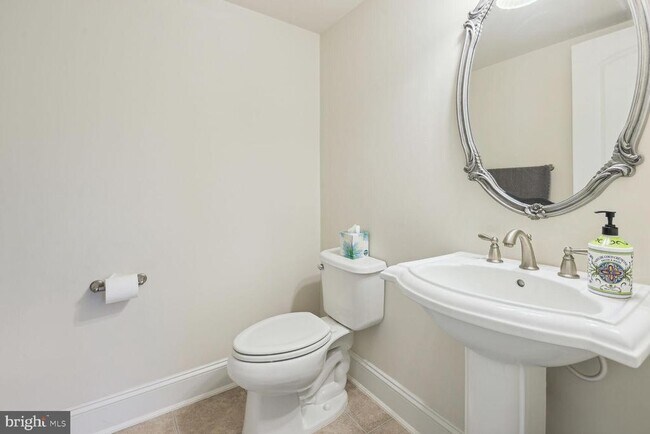 Building Photo - 124 Liriope Place