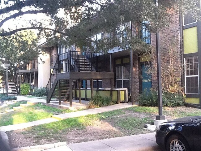 Building Photo - 7685 Northcross Dr