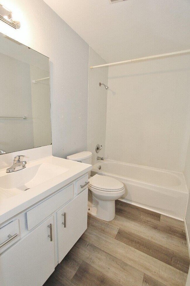 Building Photo - 123 Oxley Rd