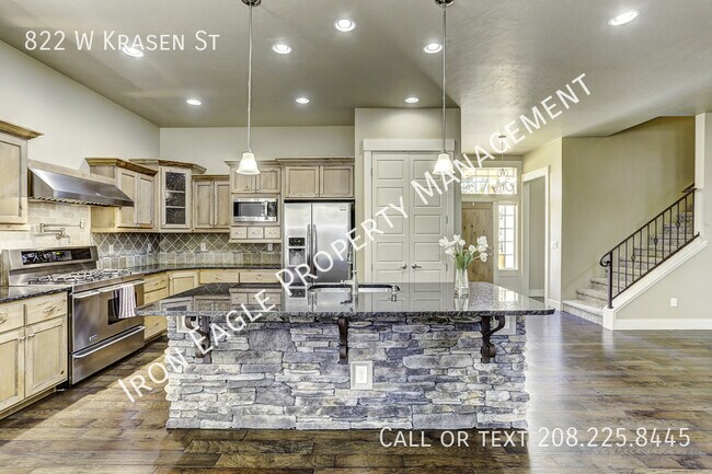 Building Photo - 822 W Krasen St