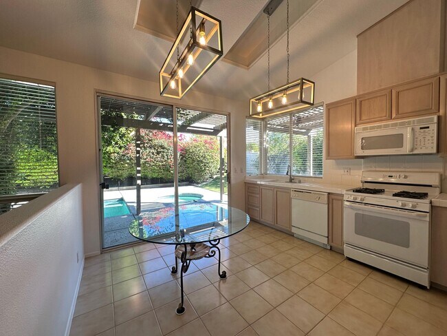 Building Photo - 248 Strada Fortuna