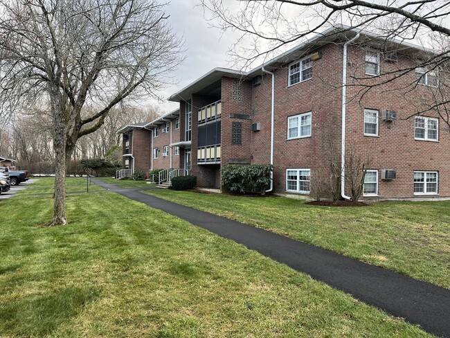 Building Photo - 221 Rock St