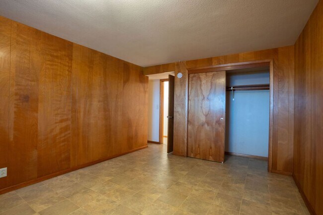 Building Photo - Spacious North Tacoma waterfront Unit with Million dollar Puget Sound Views