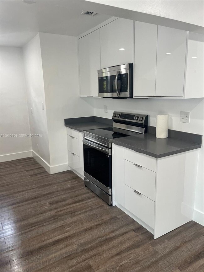 Building Photo - 3310 SW 94th Pl