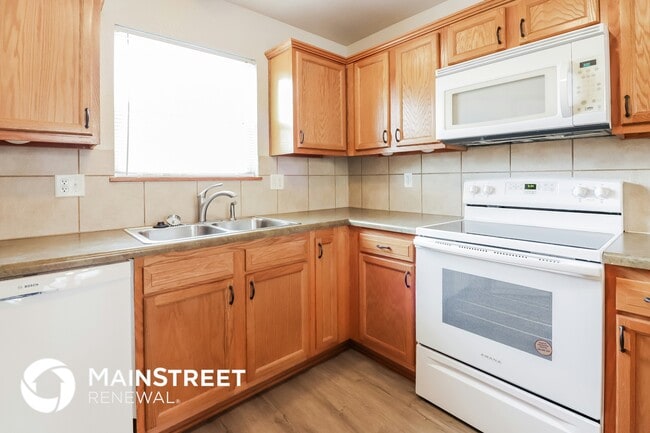 Building Photo - 424 NE Wolf Creek Dr