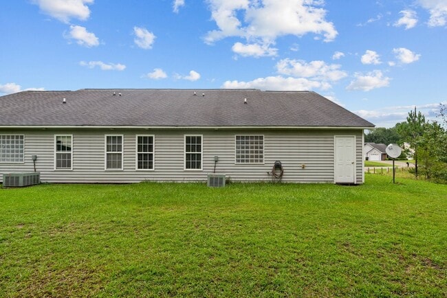 Building Photo - 2 bedroom 2 bathroom duplex in Lillington, NC