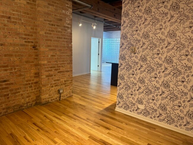 Building Photo - 14 N Peoria St