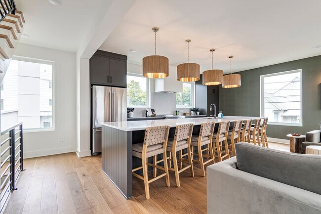 Building Photo - 1117 3rd Ave S