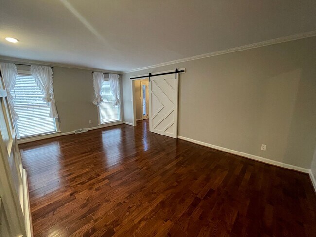 Building Photo - Executive Rental in Horseleg Creek- $3,295