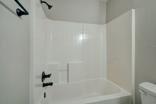 Building Photo - 10425 Aberdeen Dr