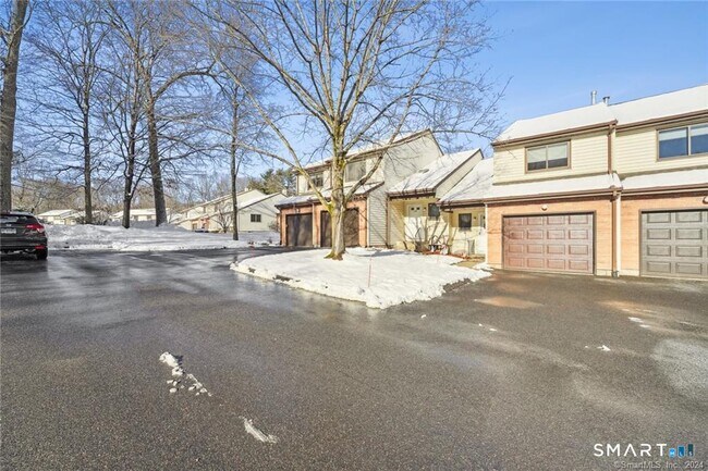 Building Photo - 17 Oak Forest Dr