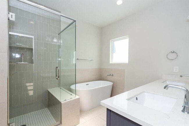 Building Photo - 3344 Pinemont Dr
