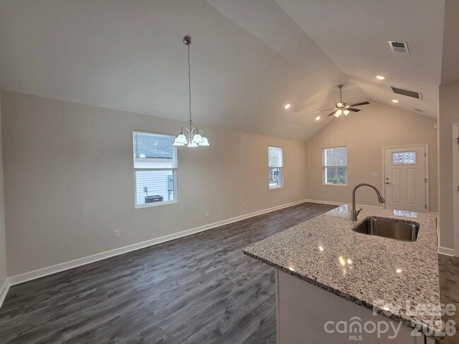 Building Photo - 215 Division Ave