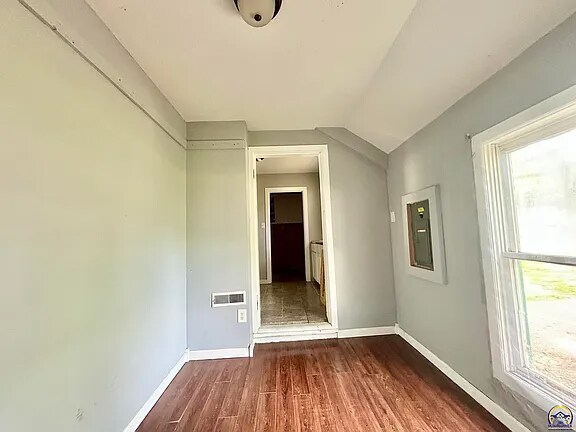 Building Photo - 1301 NE Arter Ave