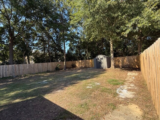 Building Photo - 107 E Hamm Ave