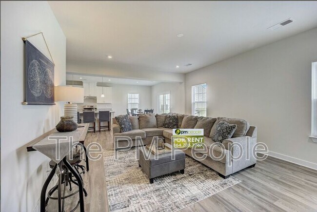 Building Photo - 32 Wiltshire Cir