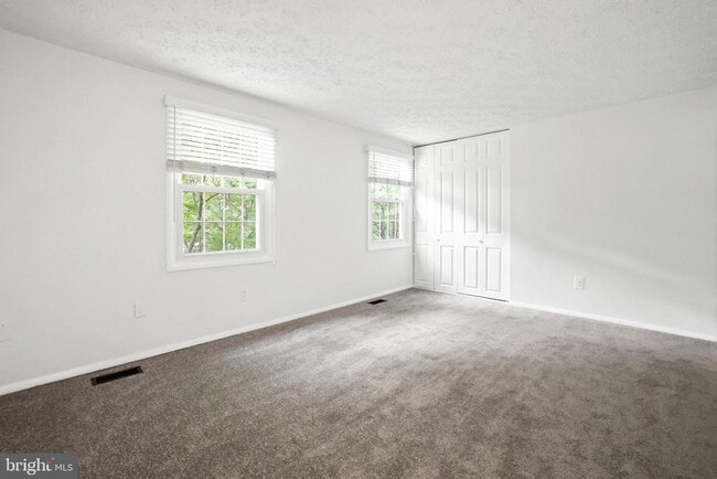 Building Photo - 2916 Bridgehampton Ct
