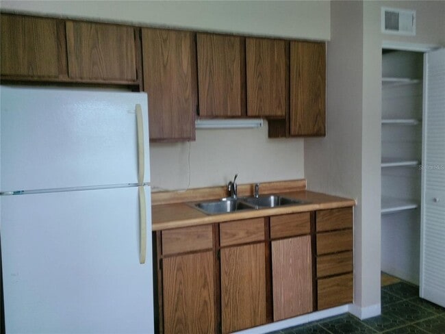Building Photo - 12 Smyrna Dr