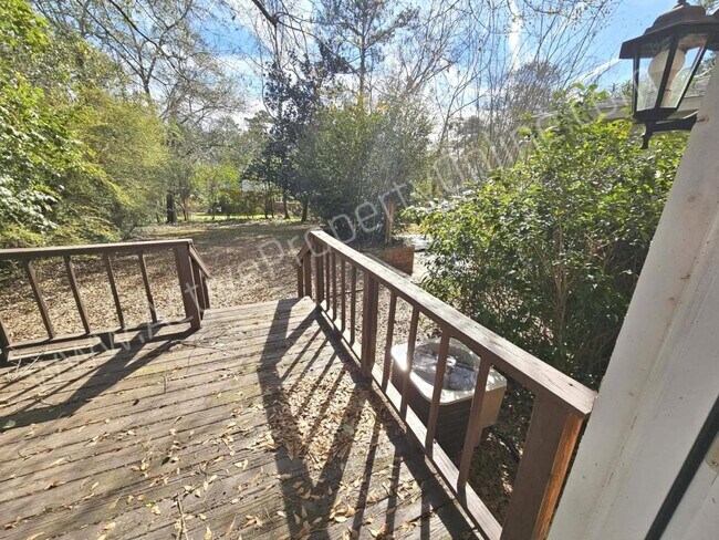 Building Photo - 777 Windsor Rd