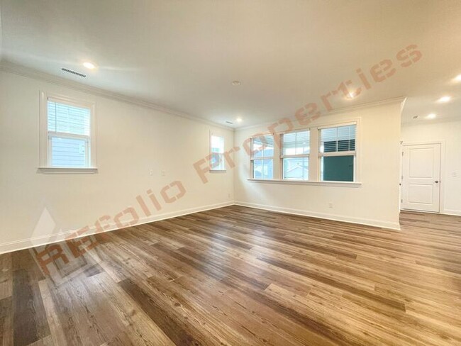 Building Photo - Beautiful Brand New 4 Bedroom, 3 Bathroom ...