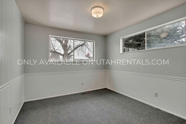 Building Photo - 961 S 190 W